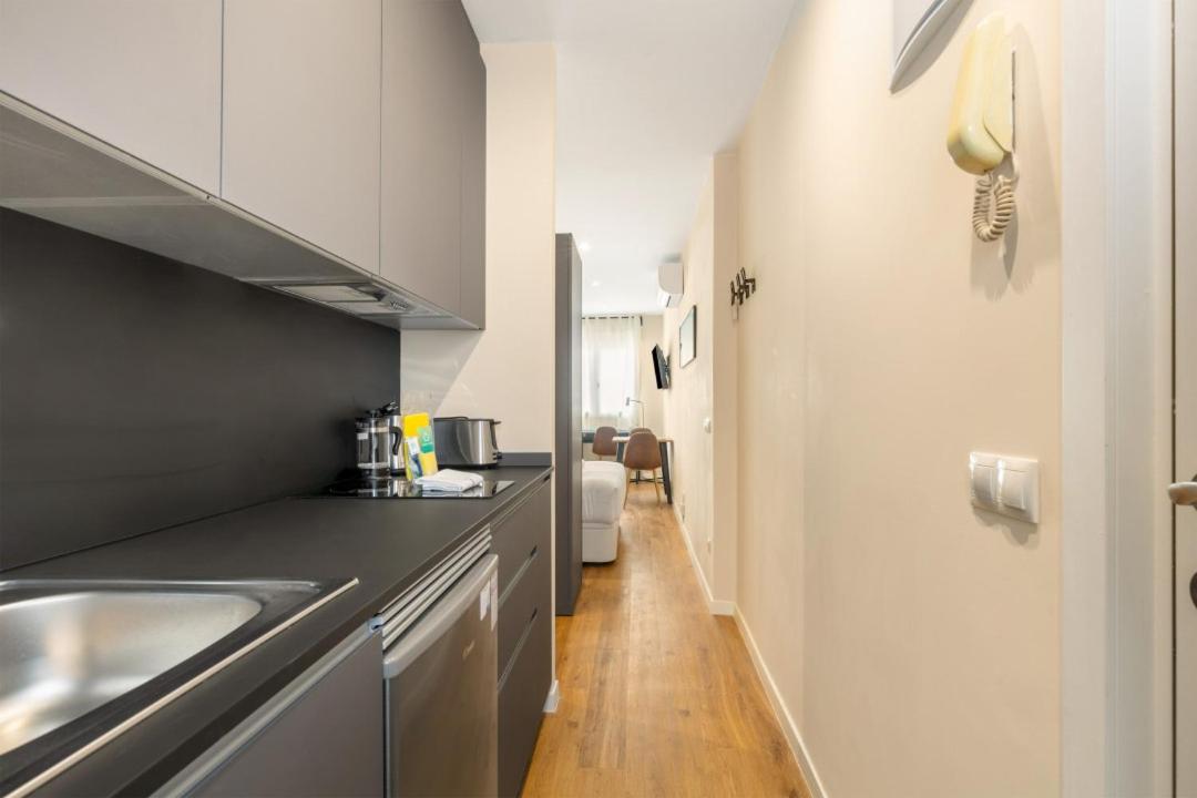 1 Bedroom 1 Bathroom Furnished - Chueca - Modern Functional - Mintystay Madrid Kültér fotó